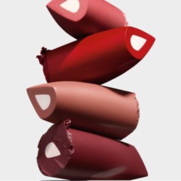 Clinique Dramatically Different Lipstick 20 Red - Picture 7 of 7